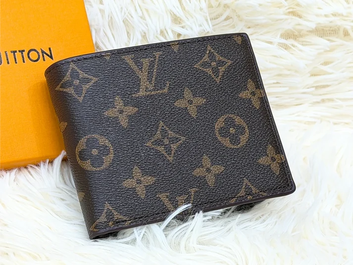 Men's Monogram Wallet – Classic Pattern Design, Compact Card & Cash Holder for Everyday Use | Louis Vuitton