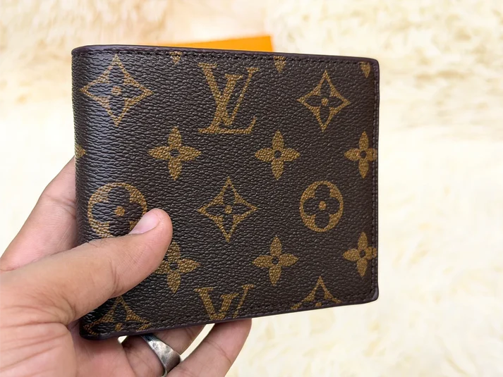 Men's Monogram Wallet – Classic Pattern Design, Compact Card & Cash Holder for Everyday Use | Louis Vuitton