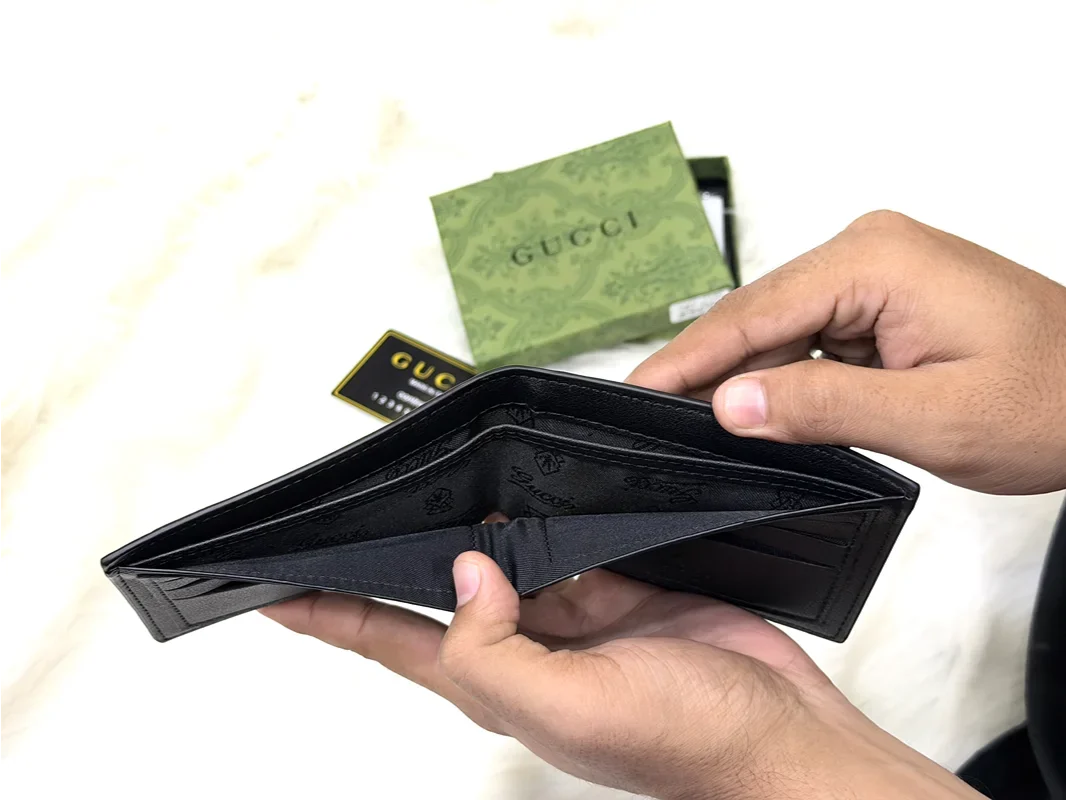 Men's Black Wallet – Sleek Minimalist Design with Refined Details, Everyday Card & Cash Holder  Gucci