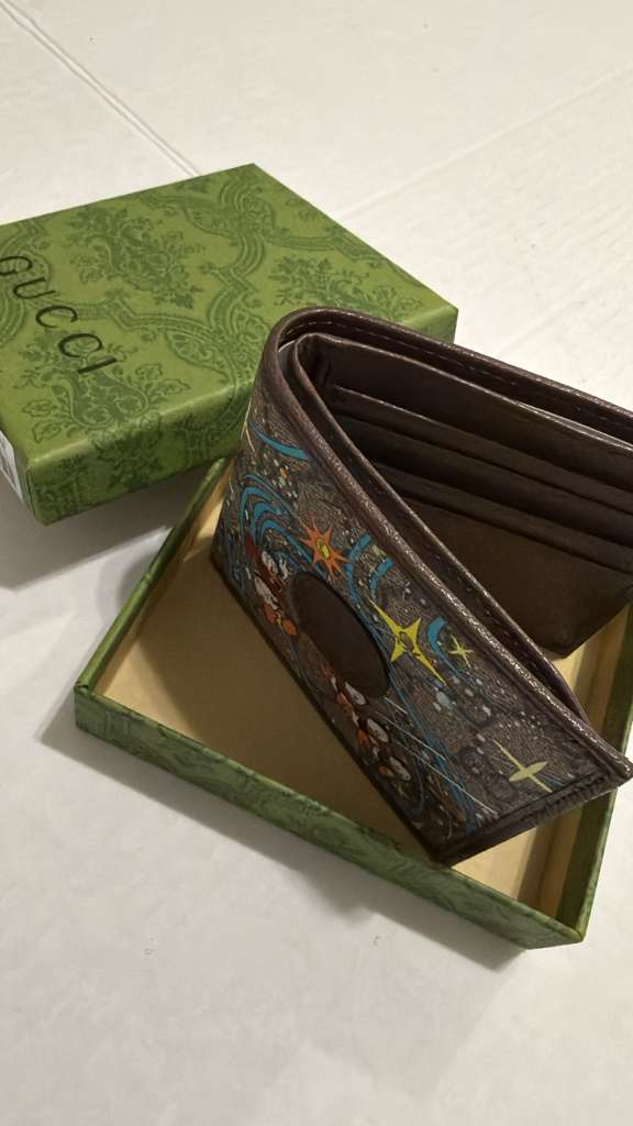 Men's Donald Duck Billfold Wallet – Disney Character Design, Compact Card & Cash Holder | Gucci x Disney