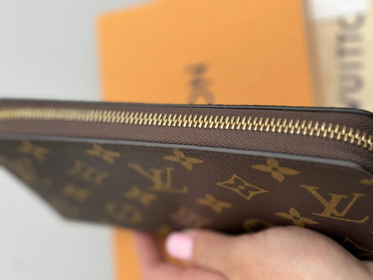 Women's Zip-Around Wallet – Classic Monogram Canvas with Fuchsia Interior, Everyday Card & Cash Organizer | Louis Vuitton Zippy