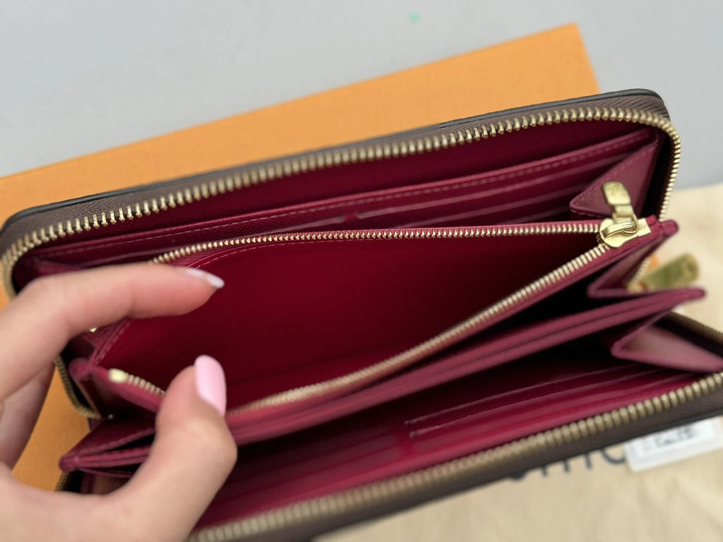 Women's Zip-Around Wallet – Classic Monogram Canvas with Fuchsia Interior, Everyday Card & Cash Organizer | Louis Vuitton Zippy