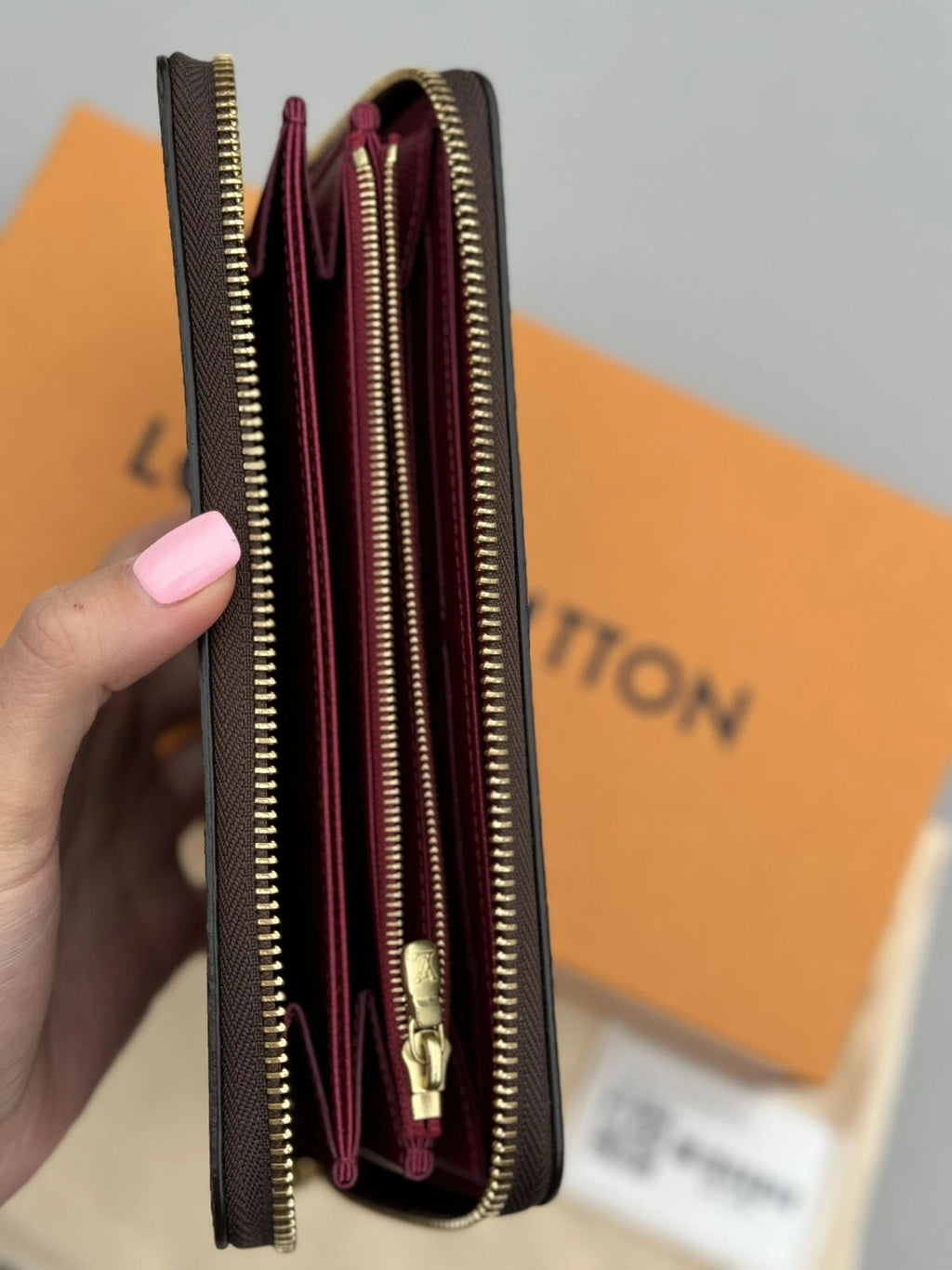 Women's Zip-Around Wallet – Classic Monogram Canvas with Fuchsia Interior, Everyday Card & Cash Organizer | Louis Vuitton Zippy