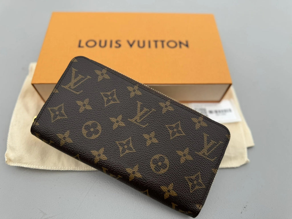 Women's Zip-Around Wallet – Classic Monogram Canvas with Fuchsia Interior, Everyday Card & Cash Organizer | Louis Vuitton Zippy