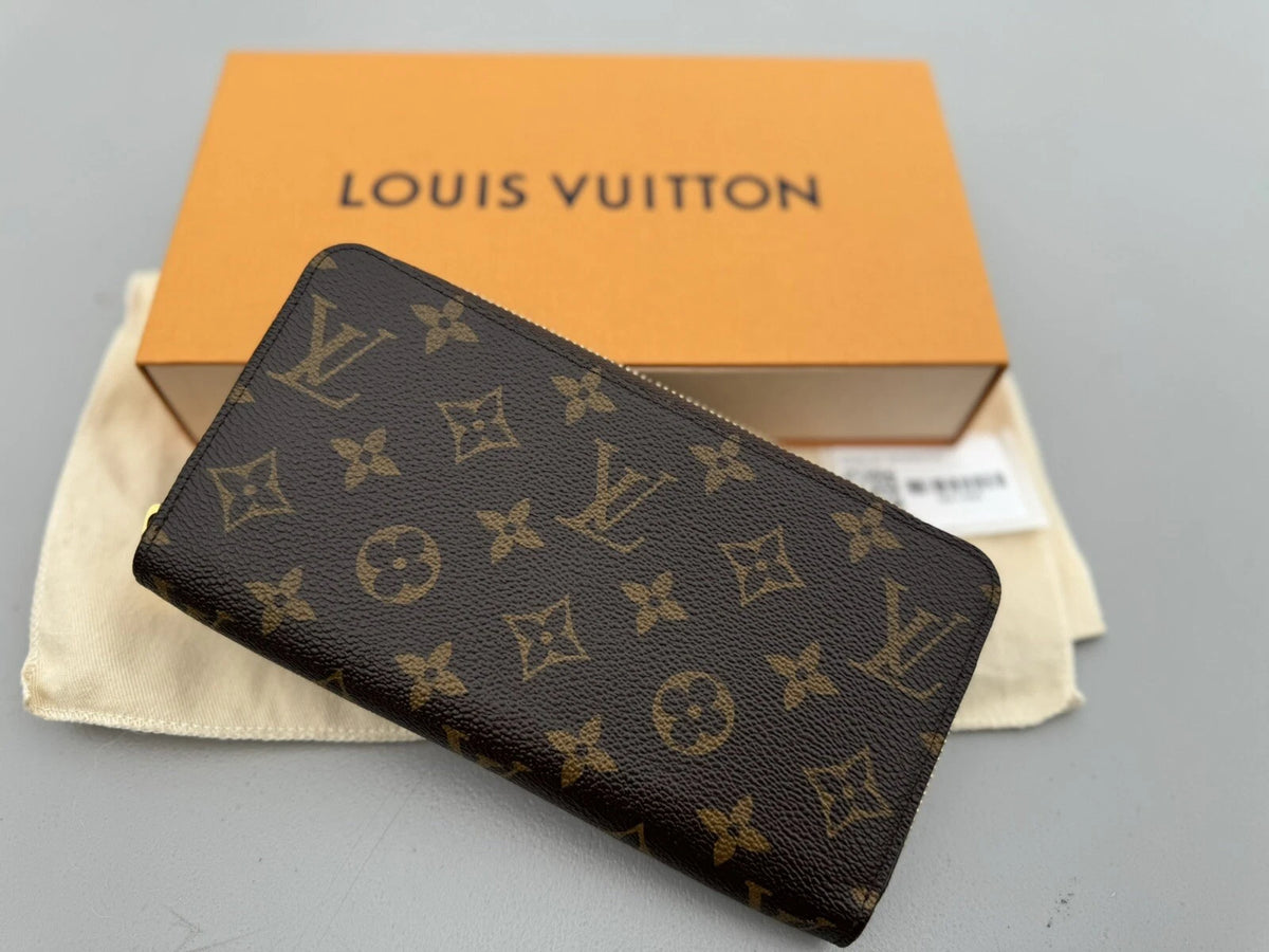 Women's Zip-Around Wallet – Classic Monogram Canvas with Fuchsia Interior, Everyday Card & Cash Organizer | Louis Vuitton Zippy