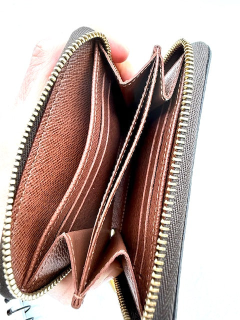 Women's Zip-Around Wallet – Classic Monogram Design, Compact Card & Cash Organizer for Everyday Use  Louis Vuitton Zippy